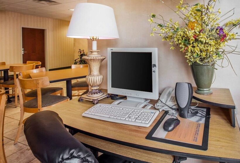 בית מלון כפרי Econo Lodge