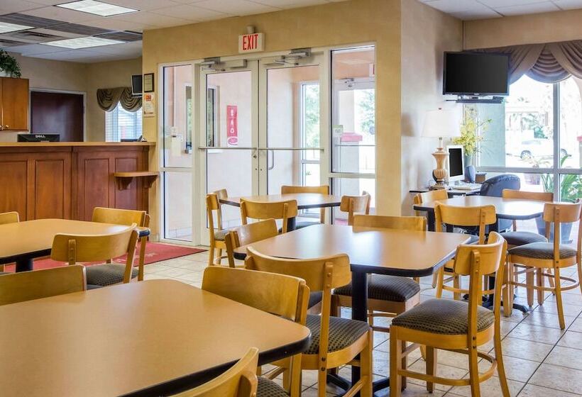 בית מלון כפרי Econo Lodge