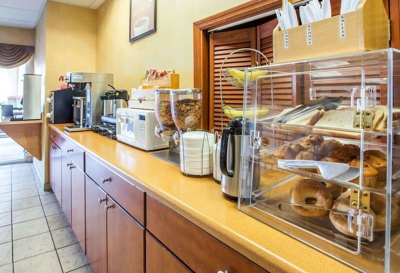 בית מלון כפרי Econo Lodge