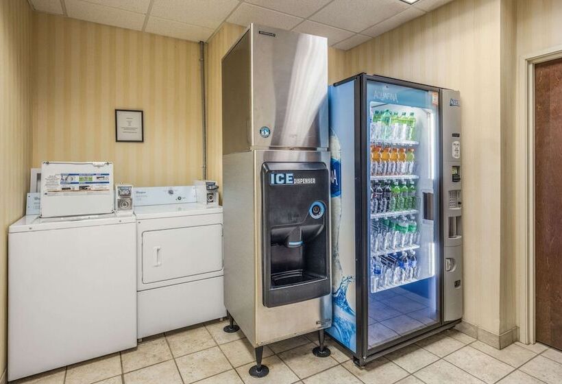 בית מלון כפרי Econo Lodge