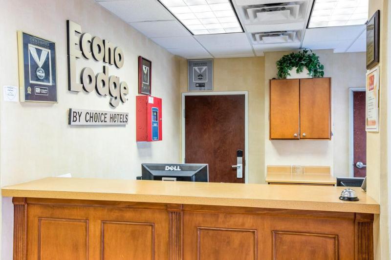 בית מלון כפרי Econo Lodge