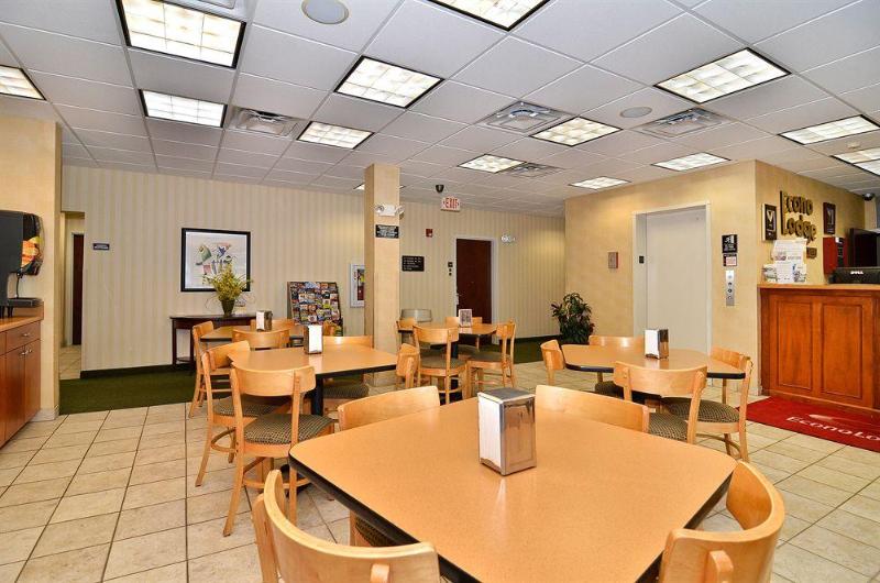 בית מלון כפרי Econo Lodge