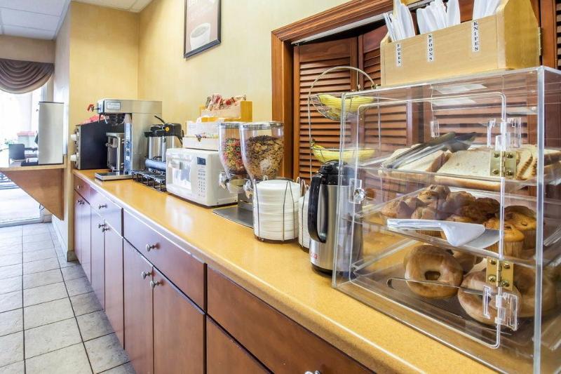 בית מלון כפרי Econo Lodge