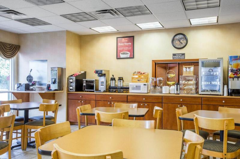 בית מלון כפרי Econo Lodge