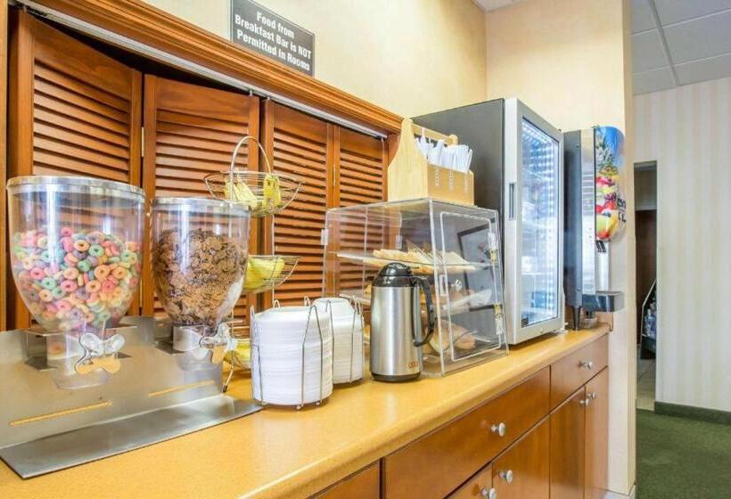 בית מלון כפרי Econo Lodge