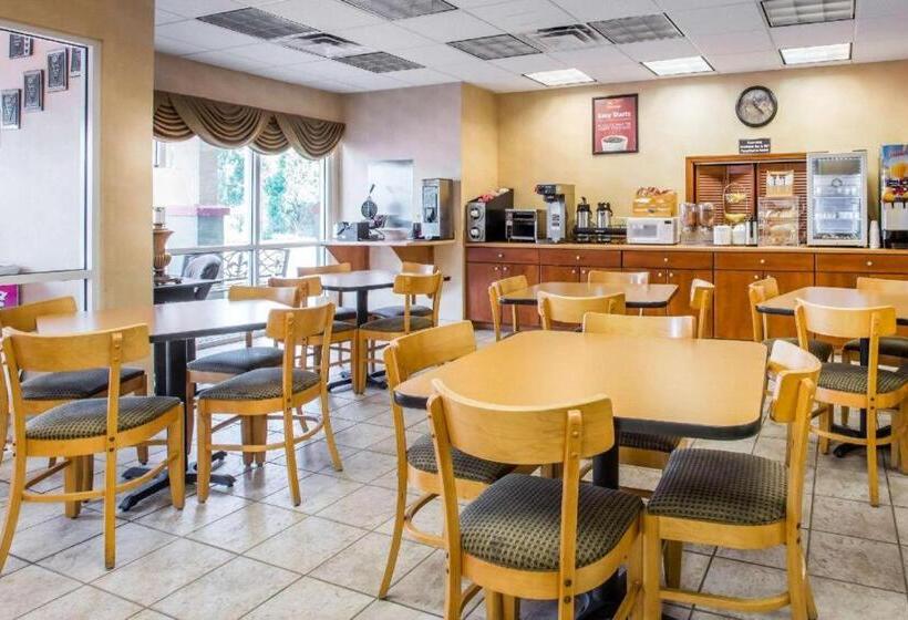 בית מלון כפרי Econo Lodge