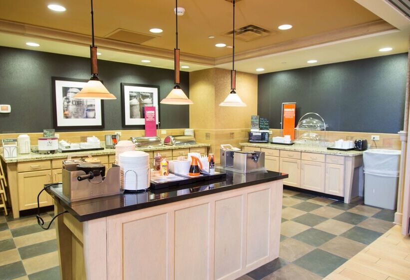 בית מלון כפרי Hampton Inn & Suites Dodge City