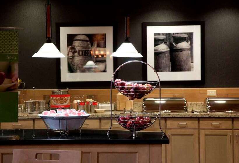 בית מלון כפרי Hampton Inn & Suites Dodge City