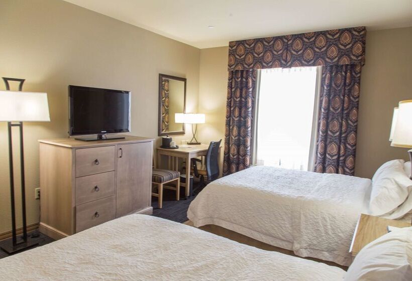 בית מלון כפרי Hampton Inn & Suites Dodge City