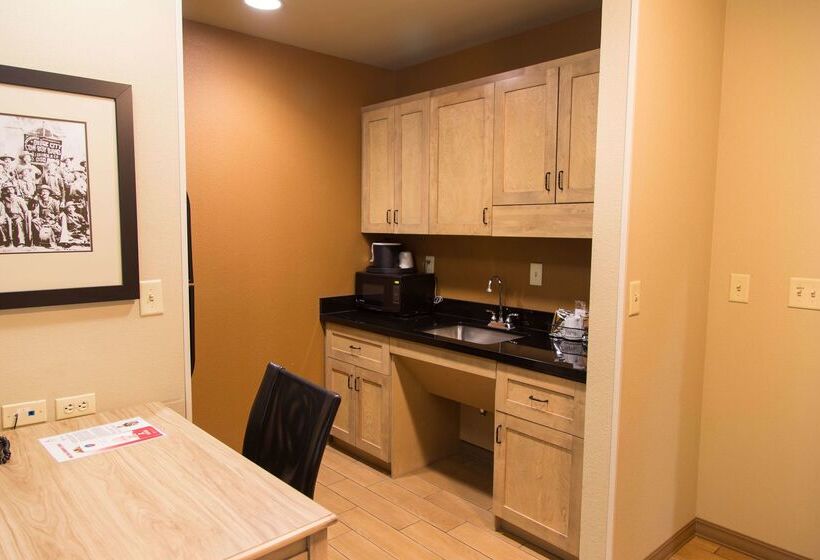 בית מלון כפרי Hampton Inn & Suites Dodge City