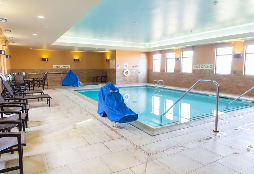 בית מלון כפרי Hampton Inn & Suites Dodge City