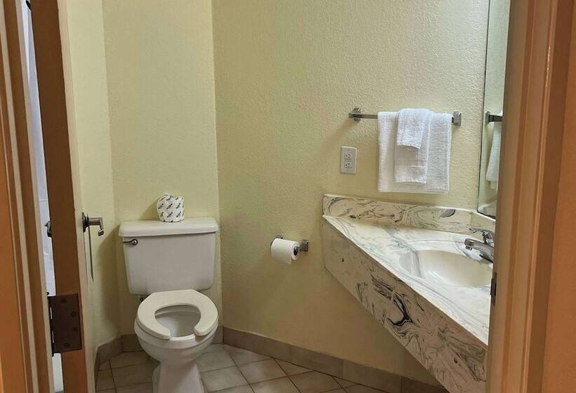 فندق Howard Johnson By Wyndham Clarksville Tennessee