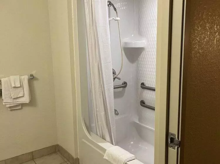 Отель Howard Johnson By Wyndham Clarksville Tennessee