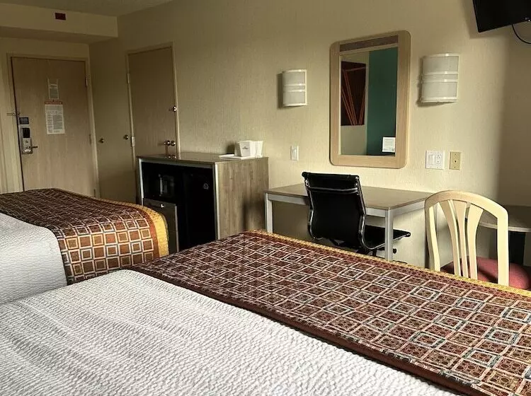 Отель Howard Johnson By Wyndham Clarksville Tennessee