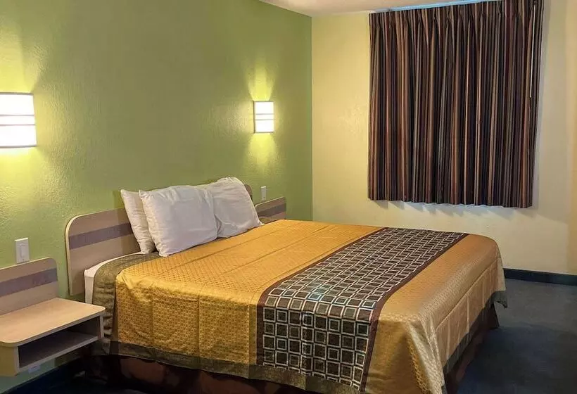 Отель Howard Johnson By Wyndham Clarksville Tennessee