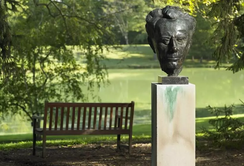 Hotel New Harmony Inn Resort And Conference Center