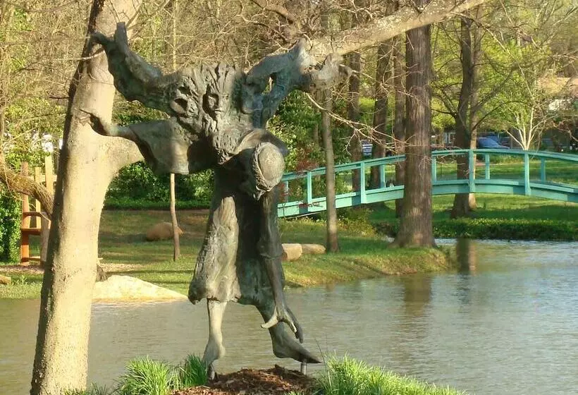 Hotel New Harmony Inn Resort And Conference Center