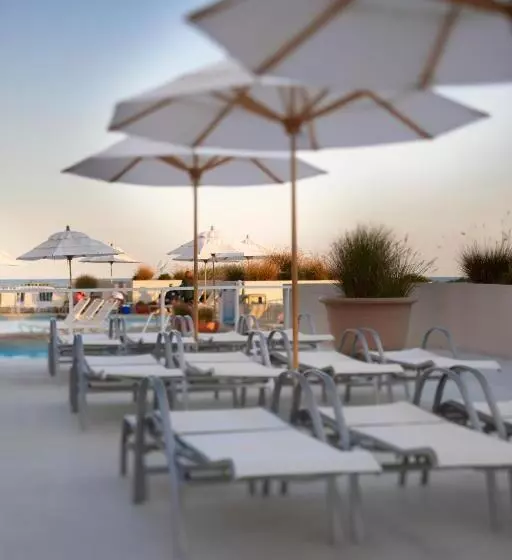 هتل Port Royal Oceanfront