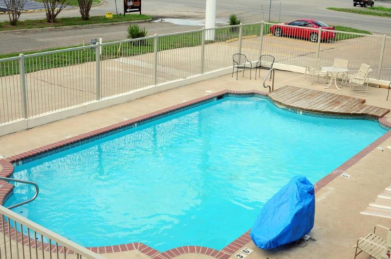 فندق على الطريق Quality Inn