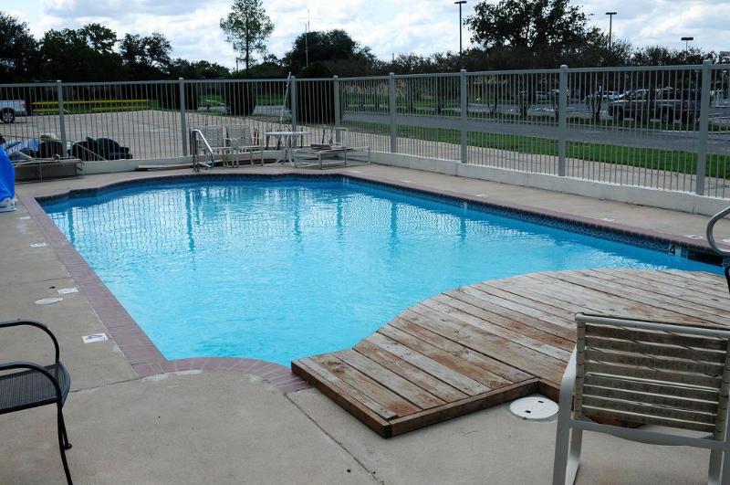 فندق على الطريق Quality Inn