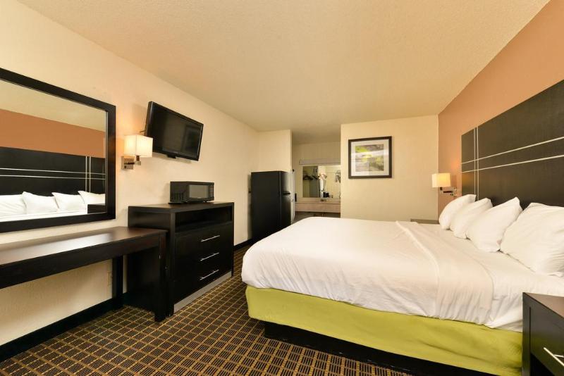 فندق على الطريق Quality Inn