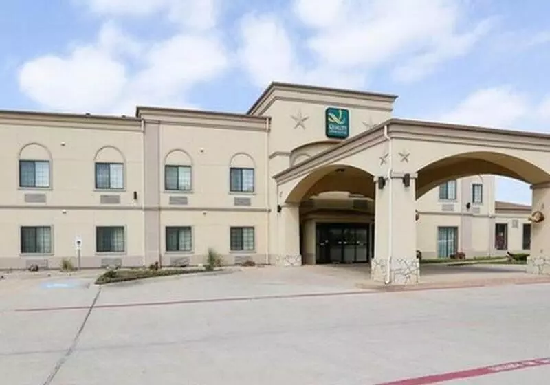 Motel Quality Inn & Suites   Glen Rose