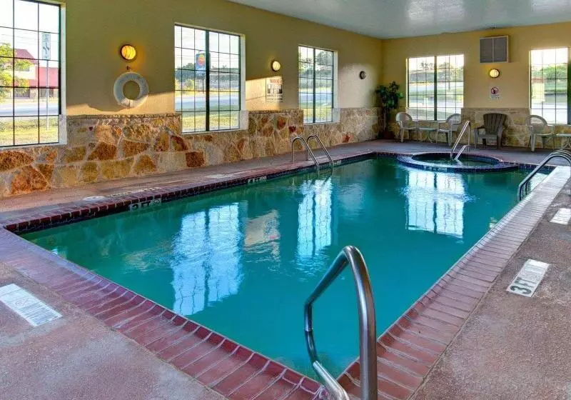 Motel Quality Inn & Suites   Glen Rose