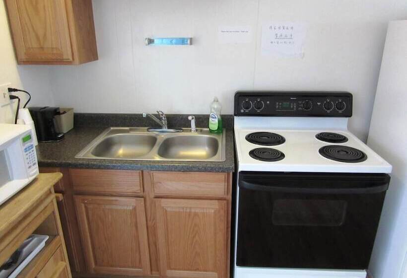 فندق على الطريق Yellowstone Country Inn