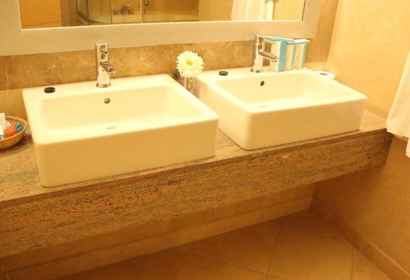 فندق Adrina Termal Health & Spa