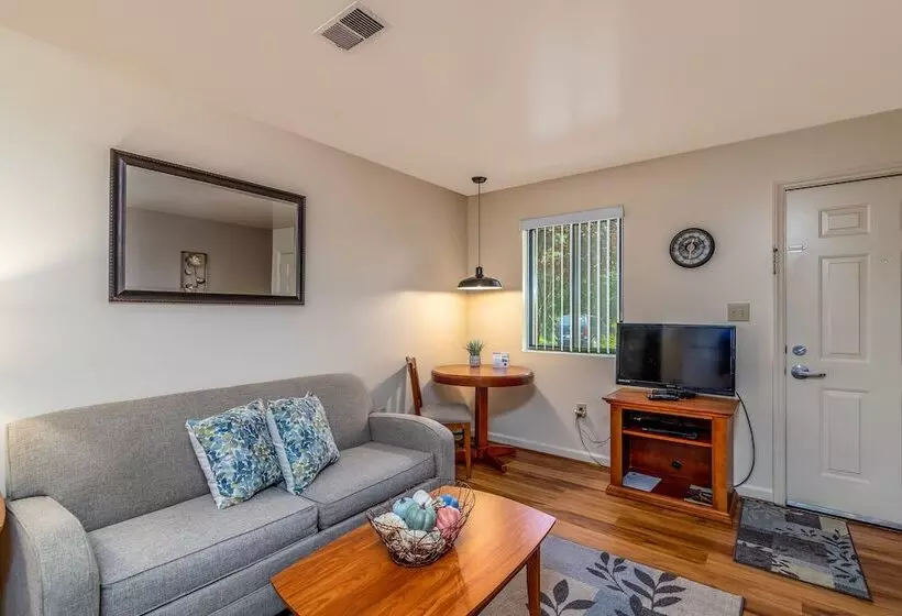 Hotelli Affordable Corporate Suites   Florist Road