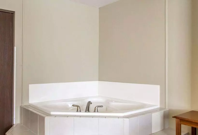 Отель Comfort Inn Bolivar