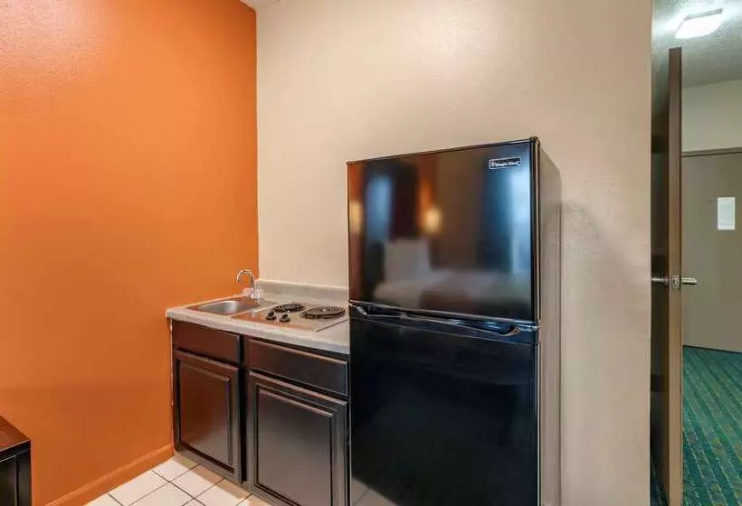 ホテル Econo Lodge  Inn & Suites