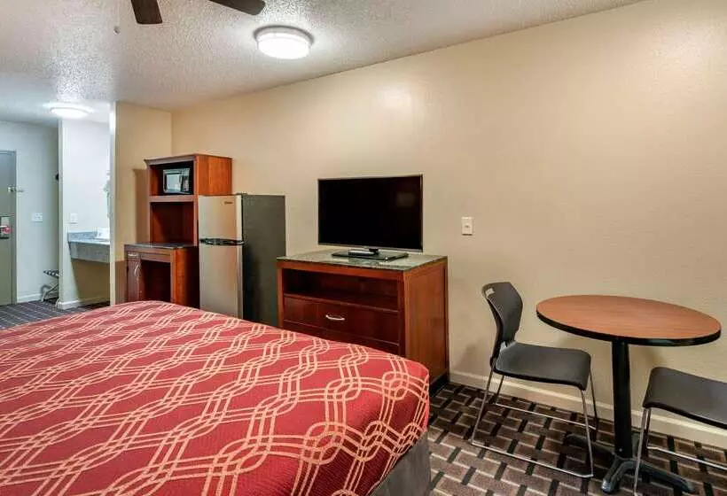 ホテル Econo Lodge  Inn & Suites