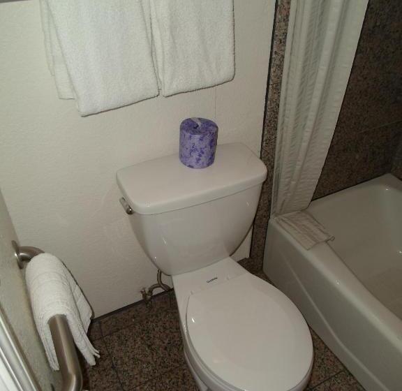 호텔 Economy Inn Morgan Hill