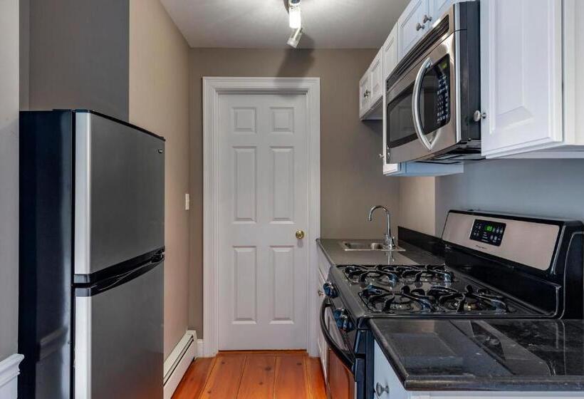 Essex Street Inn & Suites, Ascend Hotel Collection