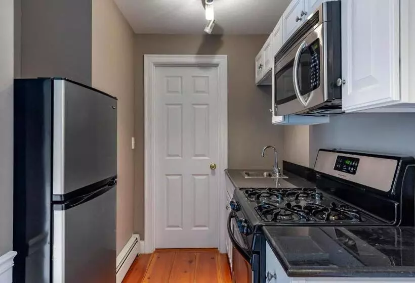 Essex Street Inn & Suites, Ascend Hotel Collection