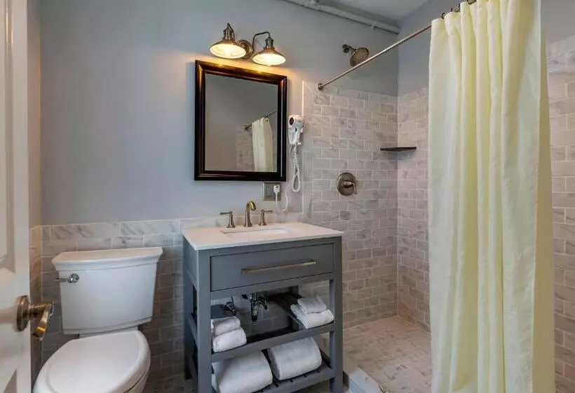 Essex Street Inn & Suites, Ascend Hotel Collection