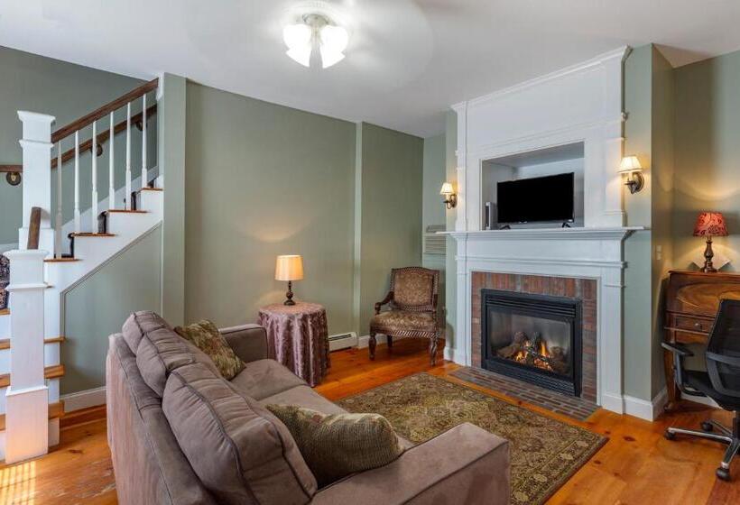 Essex Street Inn & Suites, Ascend Hotel Collection