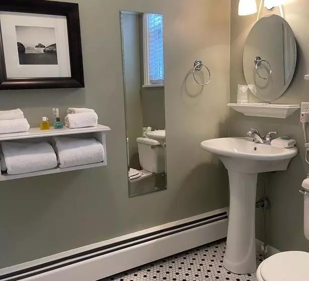 Essex Street Inn & Suites, Ascend Hotel Collection