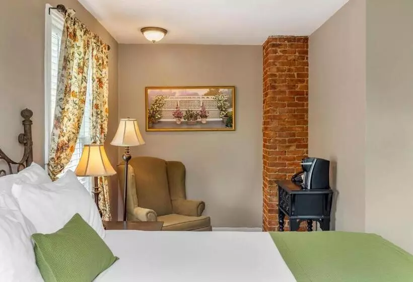 Essex Street Inn & Suites, Ascend Hotel Collection