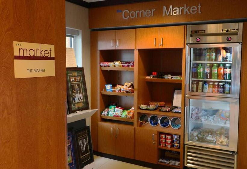 فندق Fairfield Inn & Suites Des Moines Airport