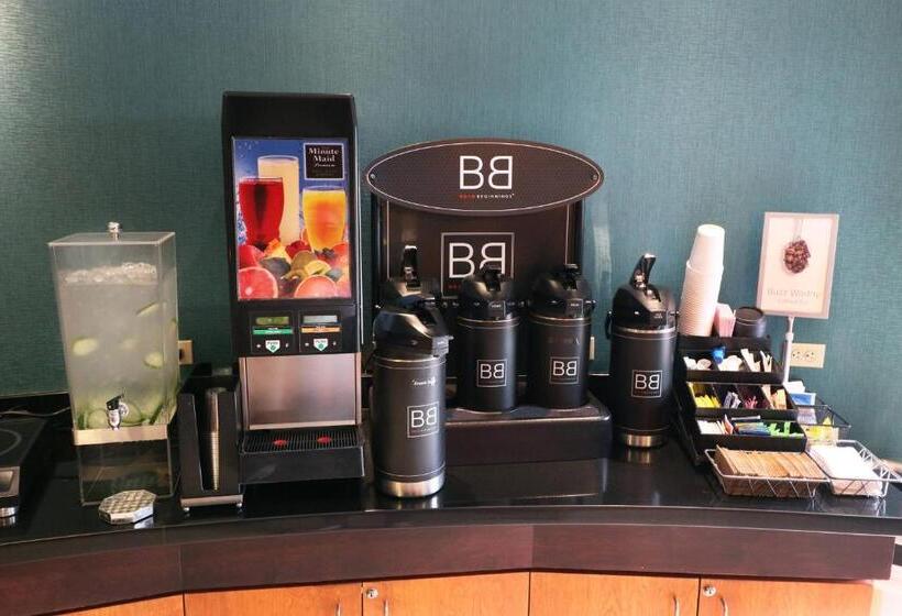 فندق Fairfield Inn & Suites Des Moines Airport