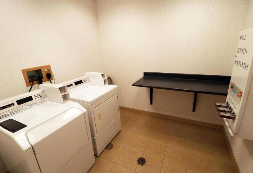 فندق Fairfield Inn & Suites Des Moines Airport