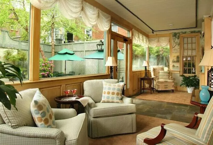 Отель Lambertville House