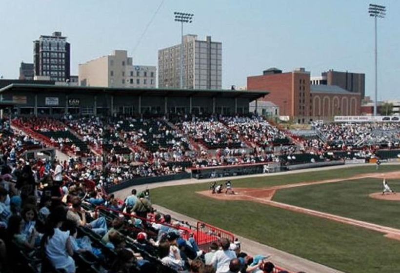 Отель Sheraton Erie Bayfront