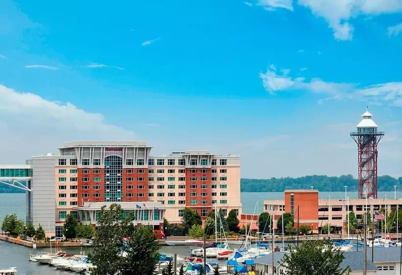 ホテル Sheraton Erie Bayfront