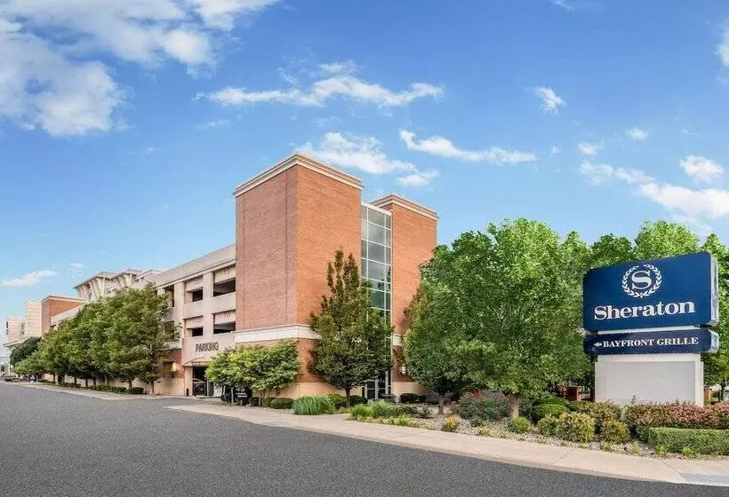 ホテル Sheraton Erie Bayfront