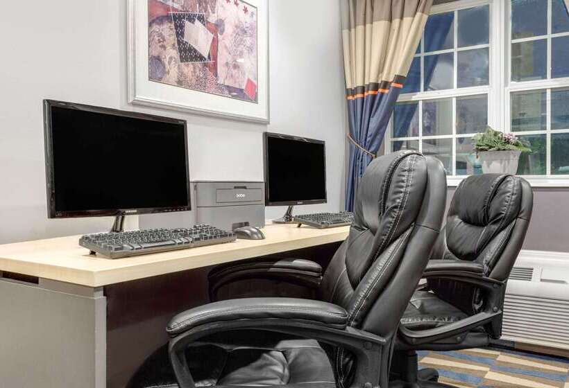 Microtel Inn & Suites By Wyndham Bremen