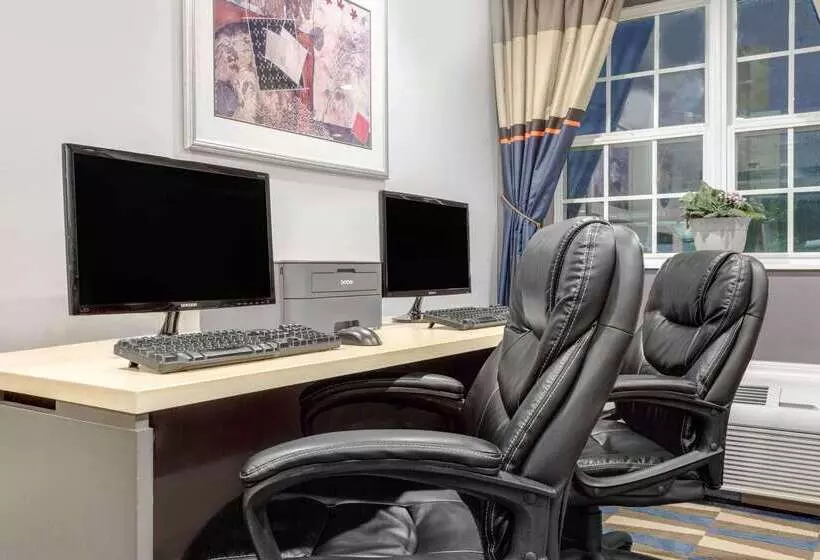 Microtel Inn & Suites By Wyndham Bremen