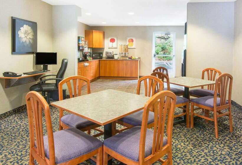 Microtel Inn & Suites By Wyndham Hazelton/bruceton Mills